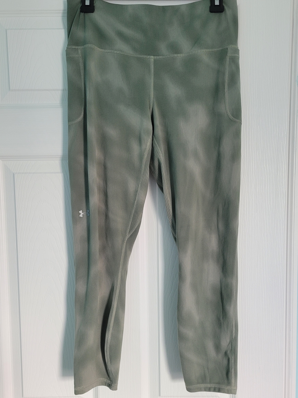 Under Armour Women's Olive Green Ribbed Leggings With Side Pockets